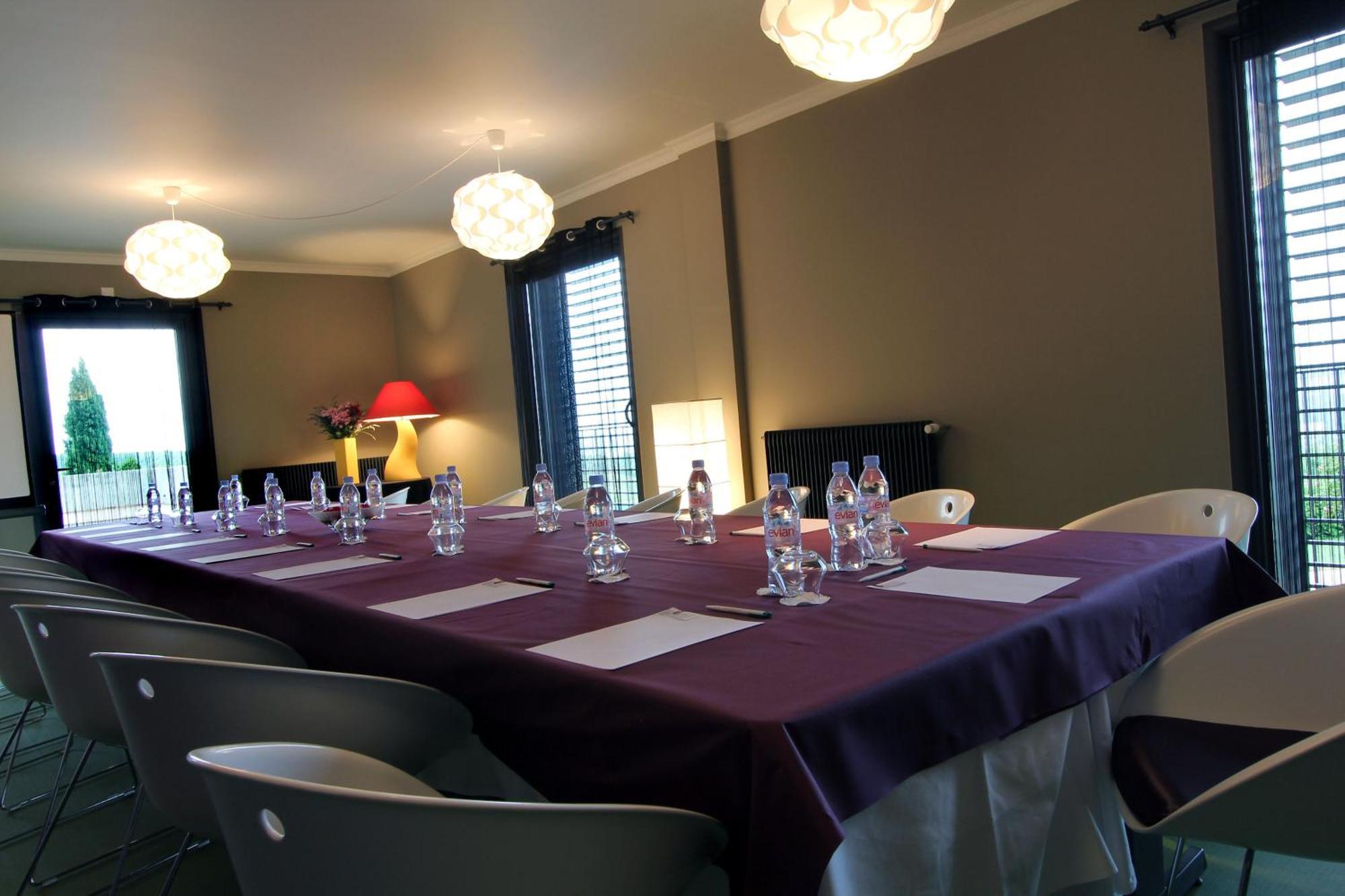 Hotel Restaurant La Montagne De Brancion Martailly-lès-Brancion Zakenleven foto